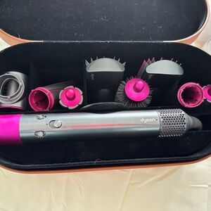 Dyson Airwrap, with TAN case and accessories stand, w/2 sets of long barrel